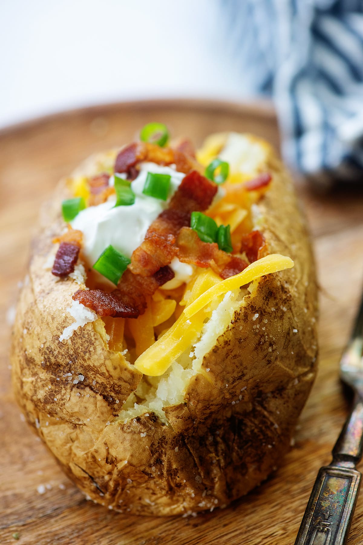 Easy Air Fryer Baked Potatoes: Fluffy Inside, Crispy Skin Every Time
